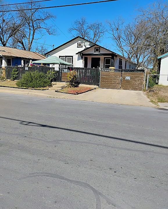 1st image of 403 Hazel St