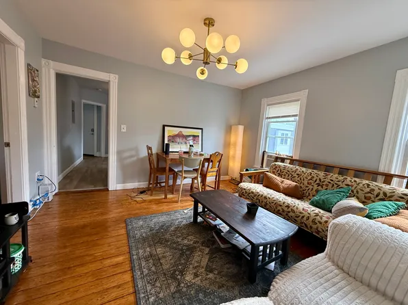 17 Amy St #3R, Providence, RI 02906