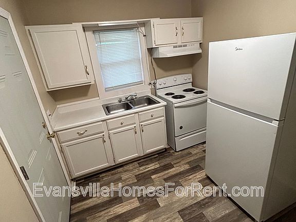 4th image of 2119 S Lombard Ave