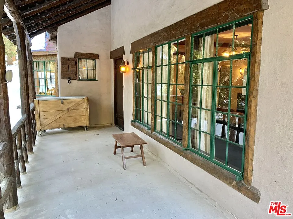 3 bed, 2.0 bath, 2100 sqft, $3,500 — Photo 3