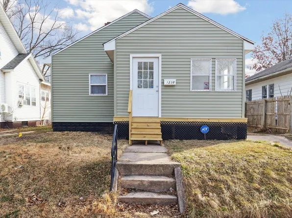1238 N Brookfield St, South Bend, IN 46628
