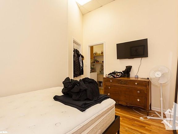 2nd image of 1434 N Western Ave #318