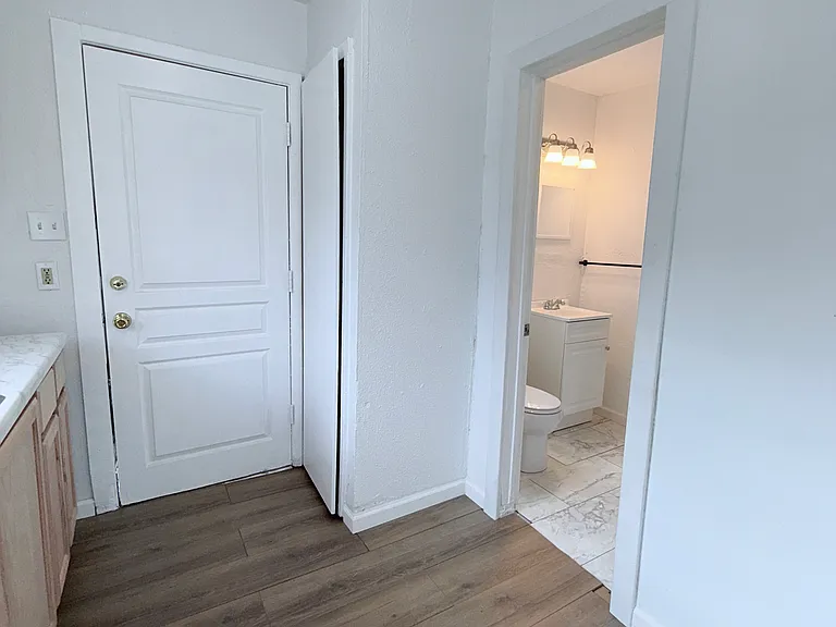 505 E Shepherd St — Photo 5