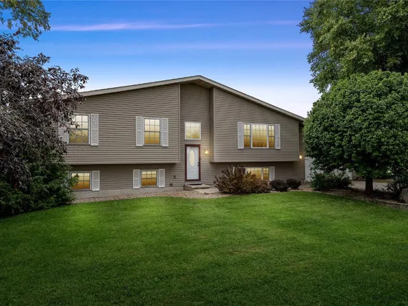 401 Denise Dr, Palo, IA 52324