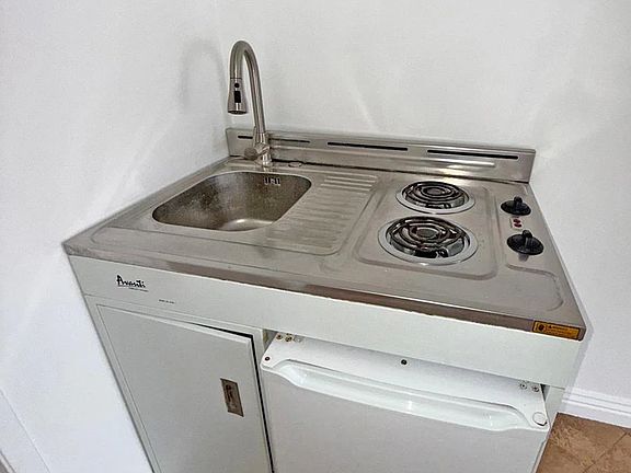 4th image of 4215 McLaughlin Ave APT 7
