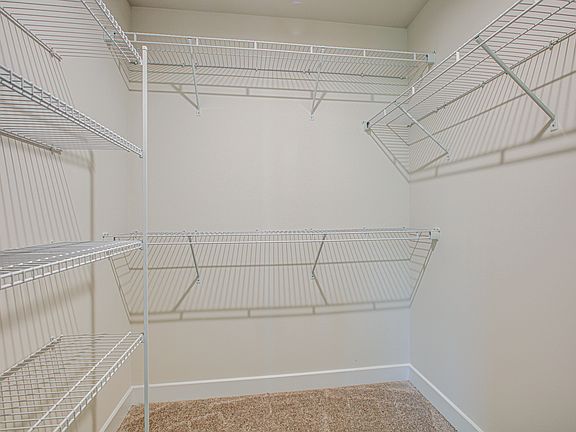 3rd image of 4488 Commons Dr