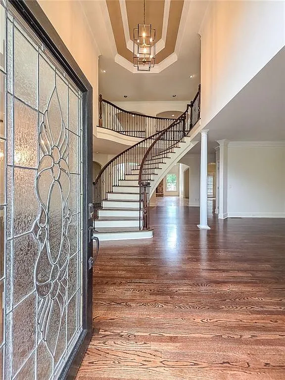 5 bed, 4.5 bath, 6379 sqft, $5,500 — Photo 4