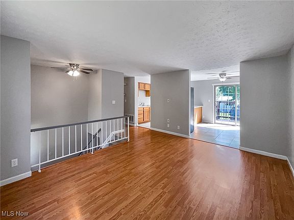 3rd image of 1053 Sunnywood Ln
