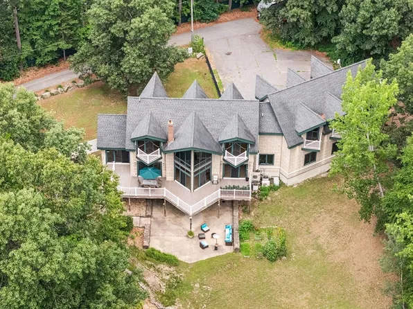 48 Sherburne Ave, Tyngsboro, MA 01879