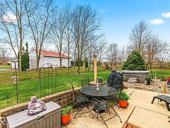 3rd image of 10603 Howe Rd