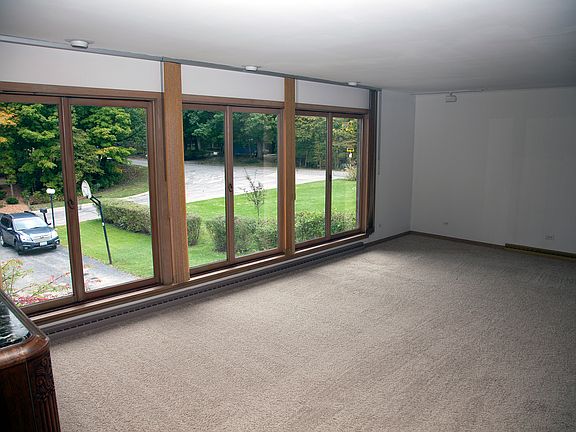 3rd image of 25 Woodland Gln