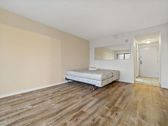5th image of 2001 Hamilton St APT 2016