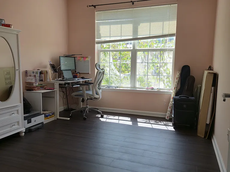 725 Liberty Ct — Photo 23