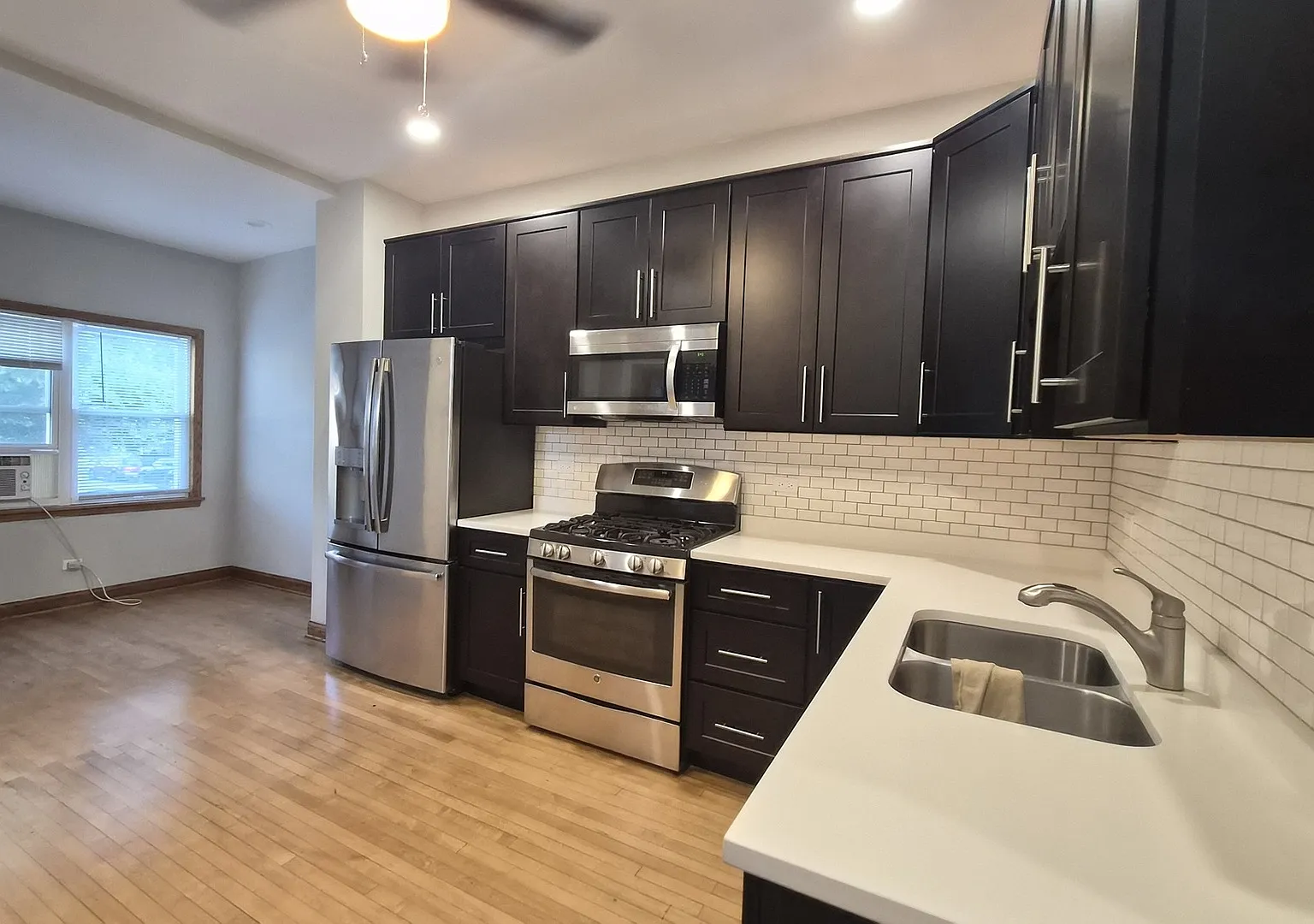 2 bed, 700 sqft, $1,700 — Photo 3