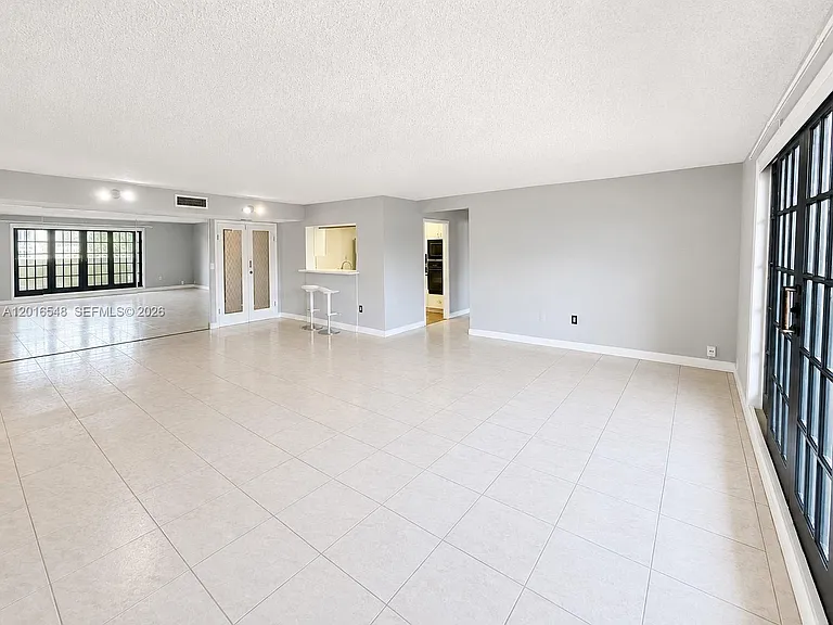 110 Salamanca Ave #PENTHOUSE — Photo 4