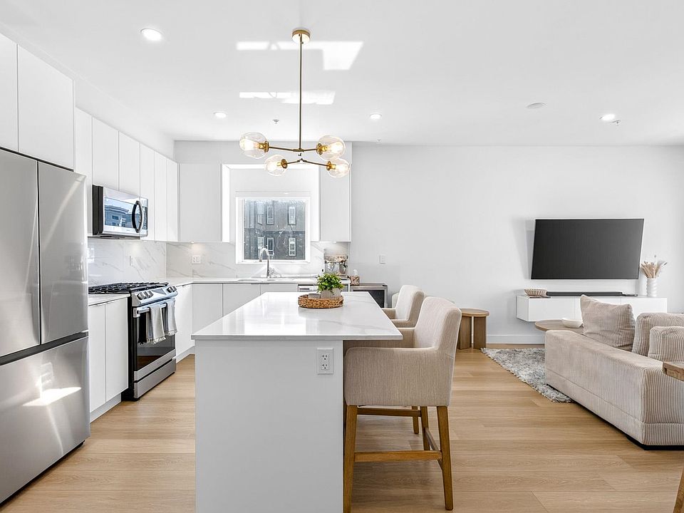 1st image of 2331 Kelly Ave #305