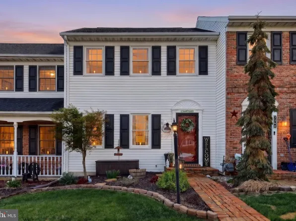 2350 Woodmont Dr, York, PA 17404