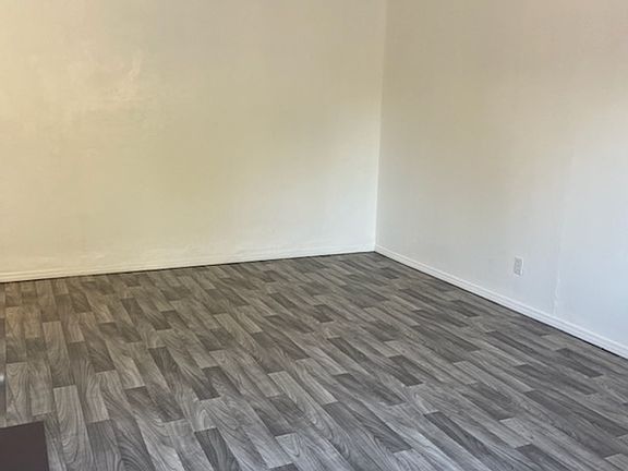 5th image of 628 E Saxon Ave