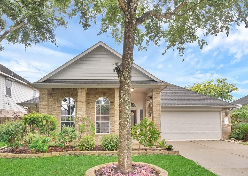 1st image of 10105 Hidden Falls Dr