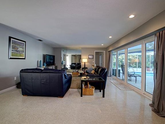 3rd image of 214 Orangewood Ln