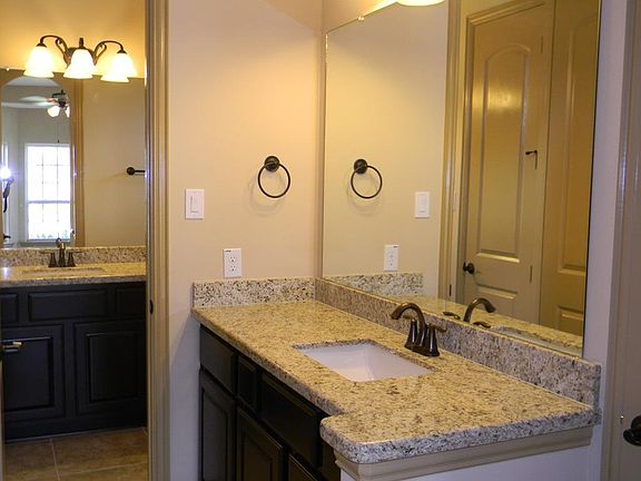  HOLLYWOOD BATH! **HOME SHOWN NOT ACTUAL HOME***