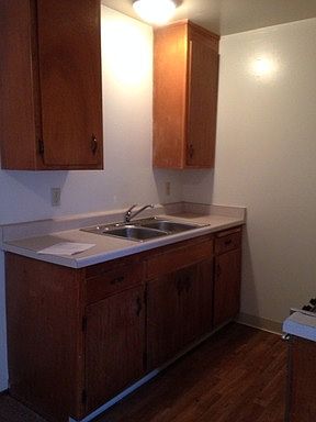 4th image of 608 26th St APT 1