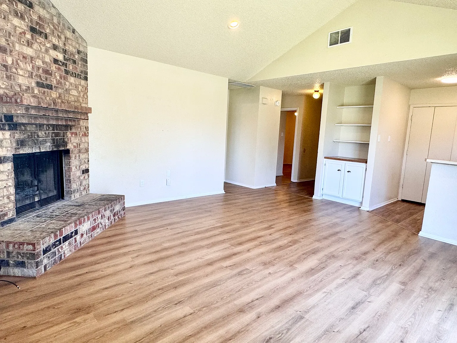 3 bed, 1321 sqft, $1,695 — Photo 4
