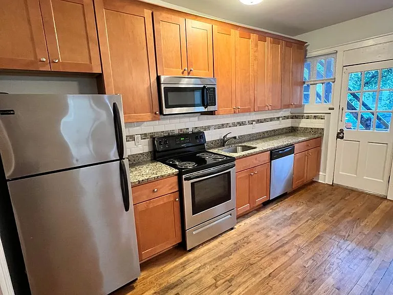 1107 W Grace St — Photo 2