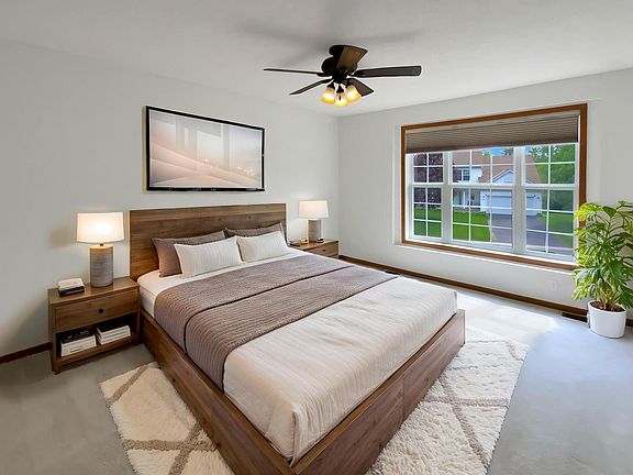 4th image of 15588 Finch Ave