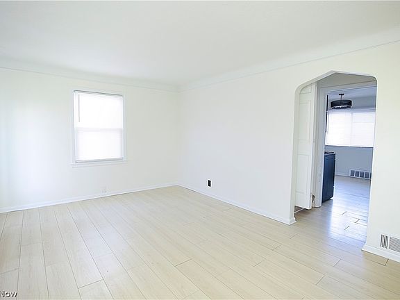 3rd image of 13410 Hathaway Rd