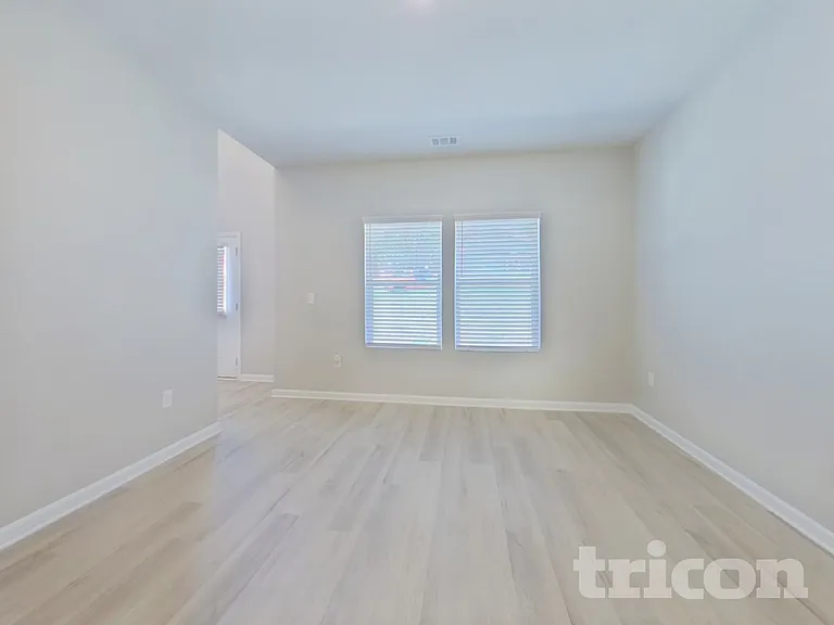 831 Bryson Lake Cir — Photo 11