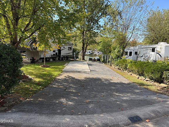 3rd image of 4229 E Pkwy #344