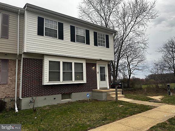 2nd image of 501 Jamestown Ct