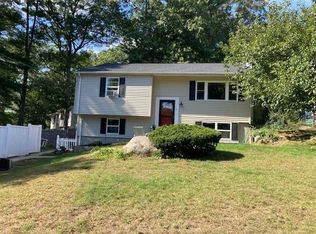 4 Trafford Park Dr, Coventry, RI 02816