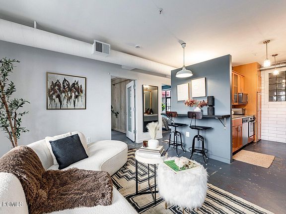 3rd image of 336 W Broadway #201