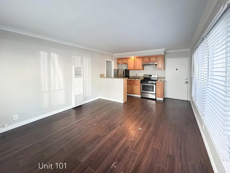7510 Hollywood Blvd. Apartments — Photo 18