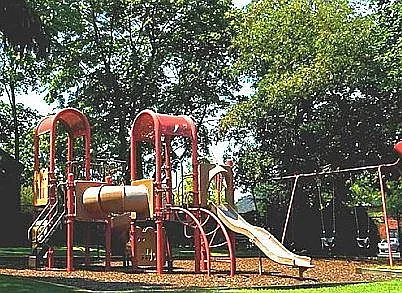 Fairfield Tudor At North Babylon — Photo 39
