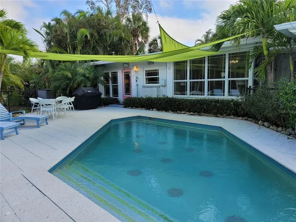 8010 Marina Dr, Holmes Beach, FL 34217