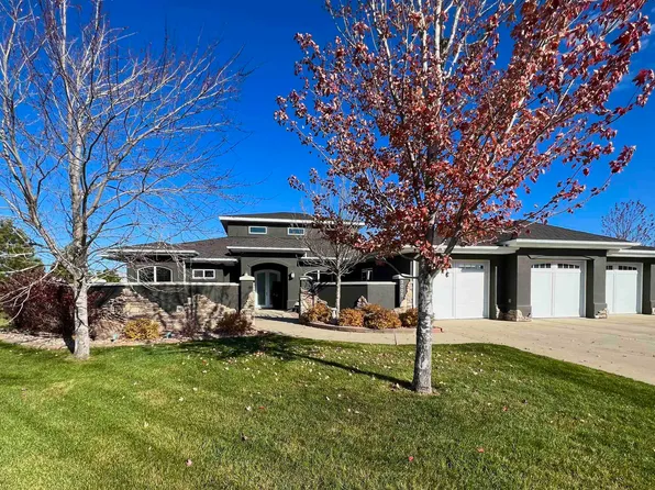 3005 10th St SE, Minot, ND 58701