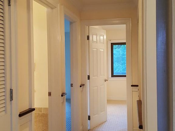 Pass the kitchen, this is the hallway. On the left is the ba