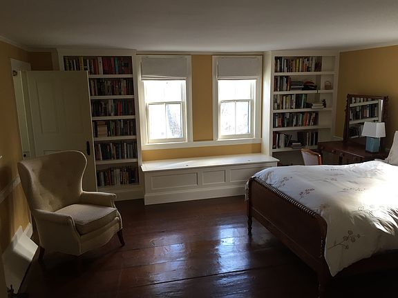 Built-in shelves & seat