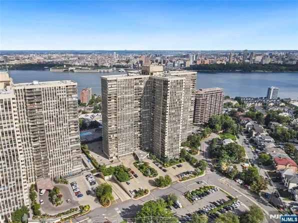 200 Winston Drive #1502, Cliffside Park, NJ 07010
