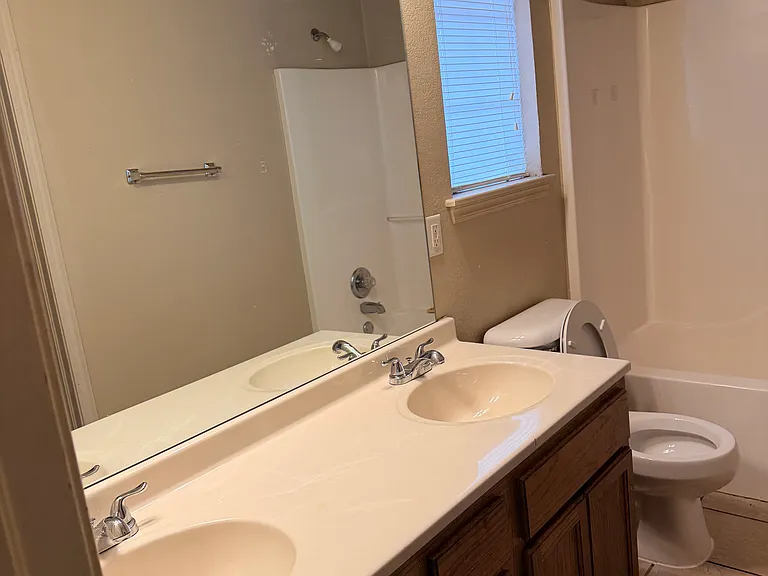 11224 Queen Anne Ave — Photo 13