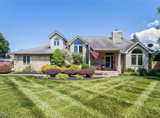 547 Golden Russett Blvd, Amherst, OH 44001