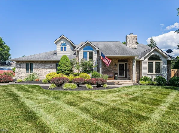 547 Golden Russett Blvd, Amherst, OH 44001