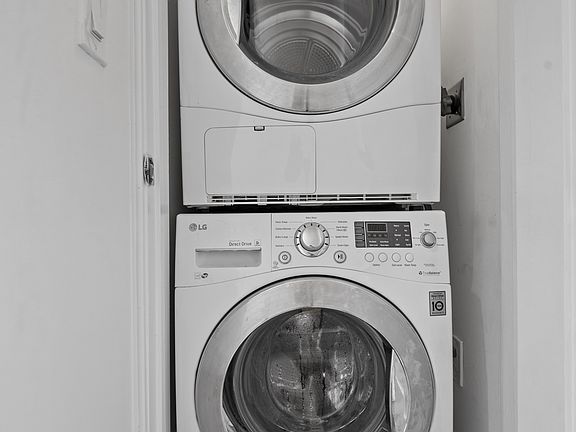 5th image of 152 Thompson St APT 2C
