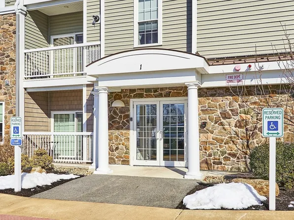 1 Francis Dr APT 401, Andover, MA 01810