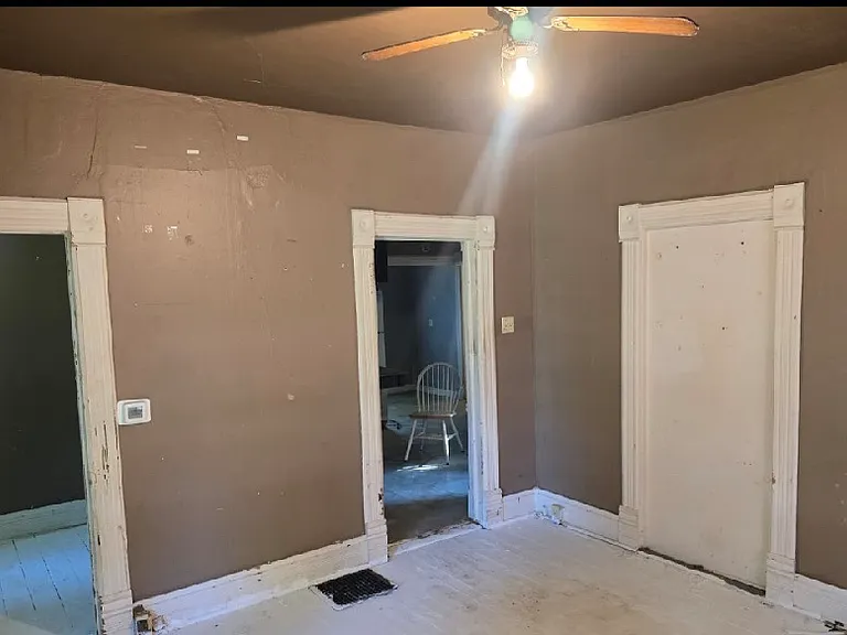 526 W Chandler St — Photo 3