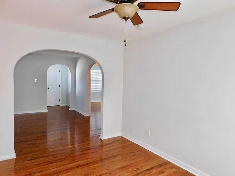 818 E Washington St — Photo 17