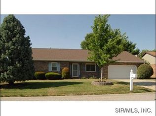 725 Deerfield Dr, Swansea, IL